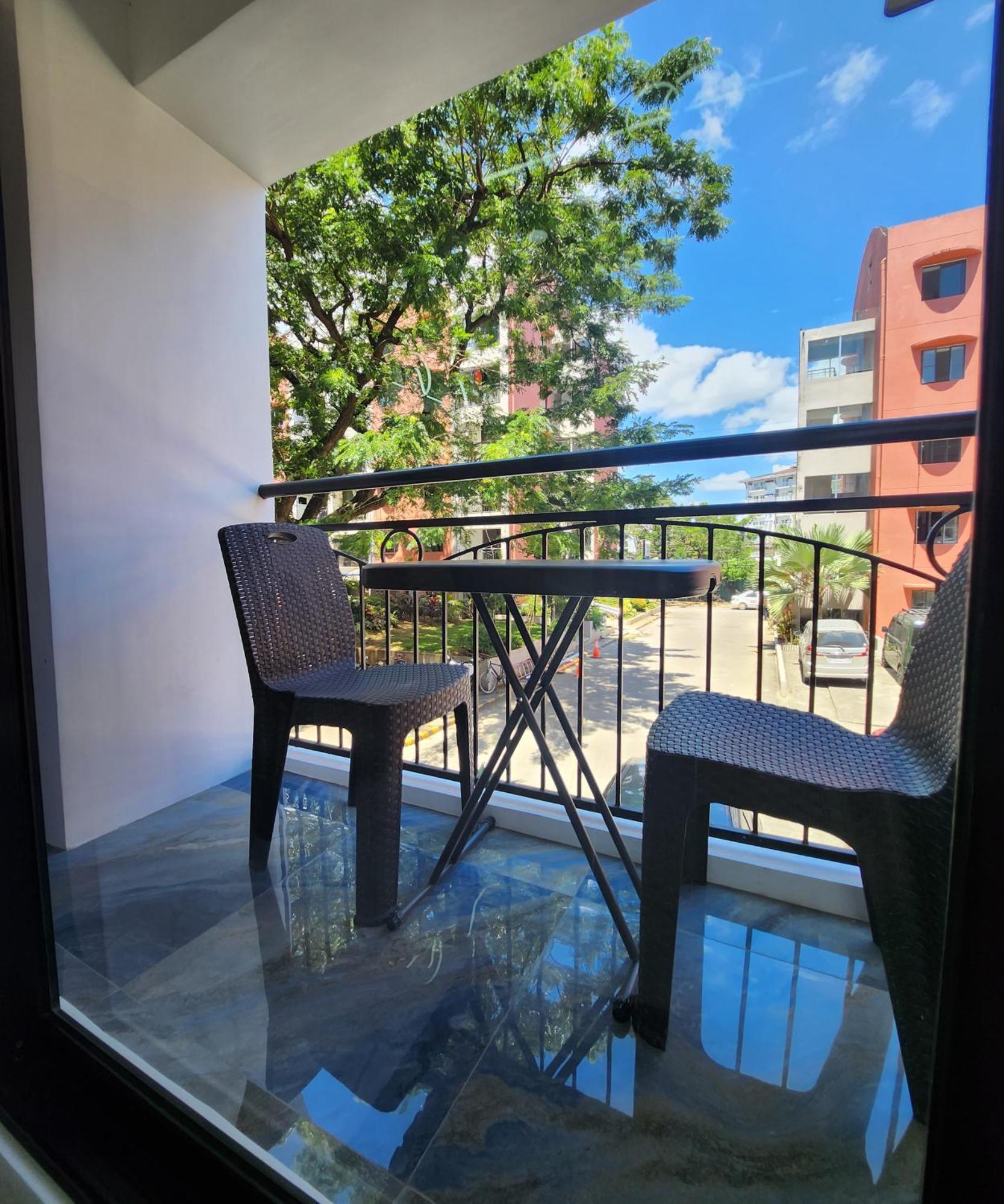 מקטאן Condo Azur Suites B207 Near Airport, Netflix, Stylish, Cozy With Swimming Pool מראה חיצוני תמונה