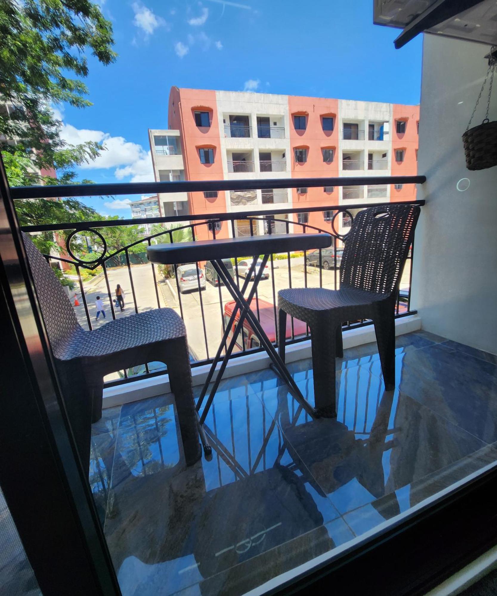 מקטאן Condo Azur Suites B207 Near Airport, Netflix, Stylish, Cozy With Swimming Pool מראה חיצוני תמונה