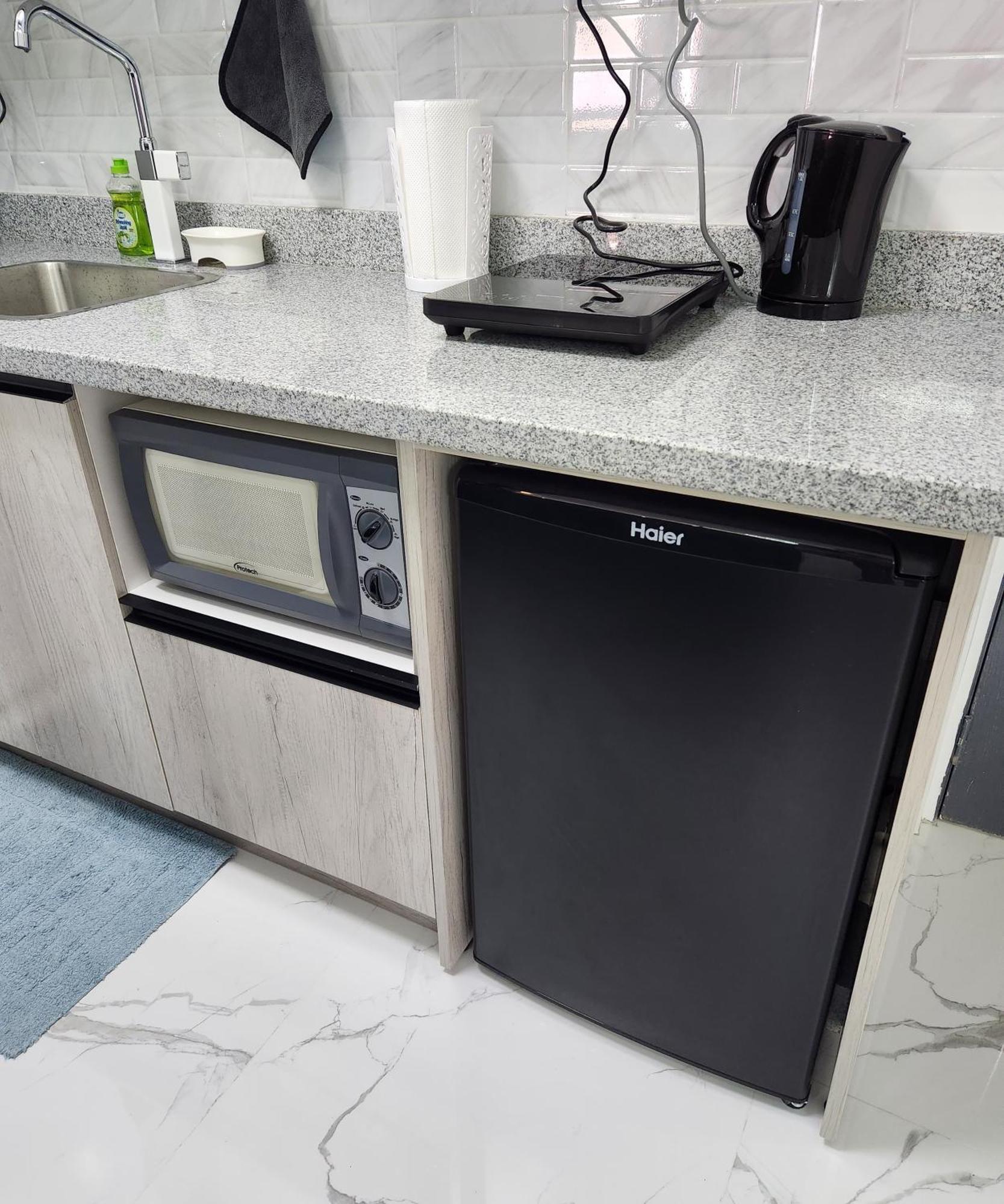 מקטאן Condo Azur Suites B207 Near Airport, Netflix, Stylish, Cozy With Swimming Pool מראה חיצוני תמונה